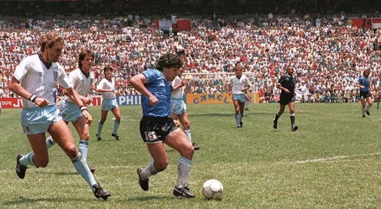 Diego Maradona against England's defense, Quarter-finals of Mexico 1986